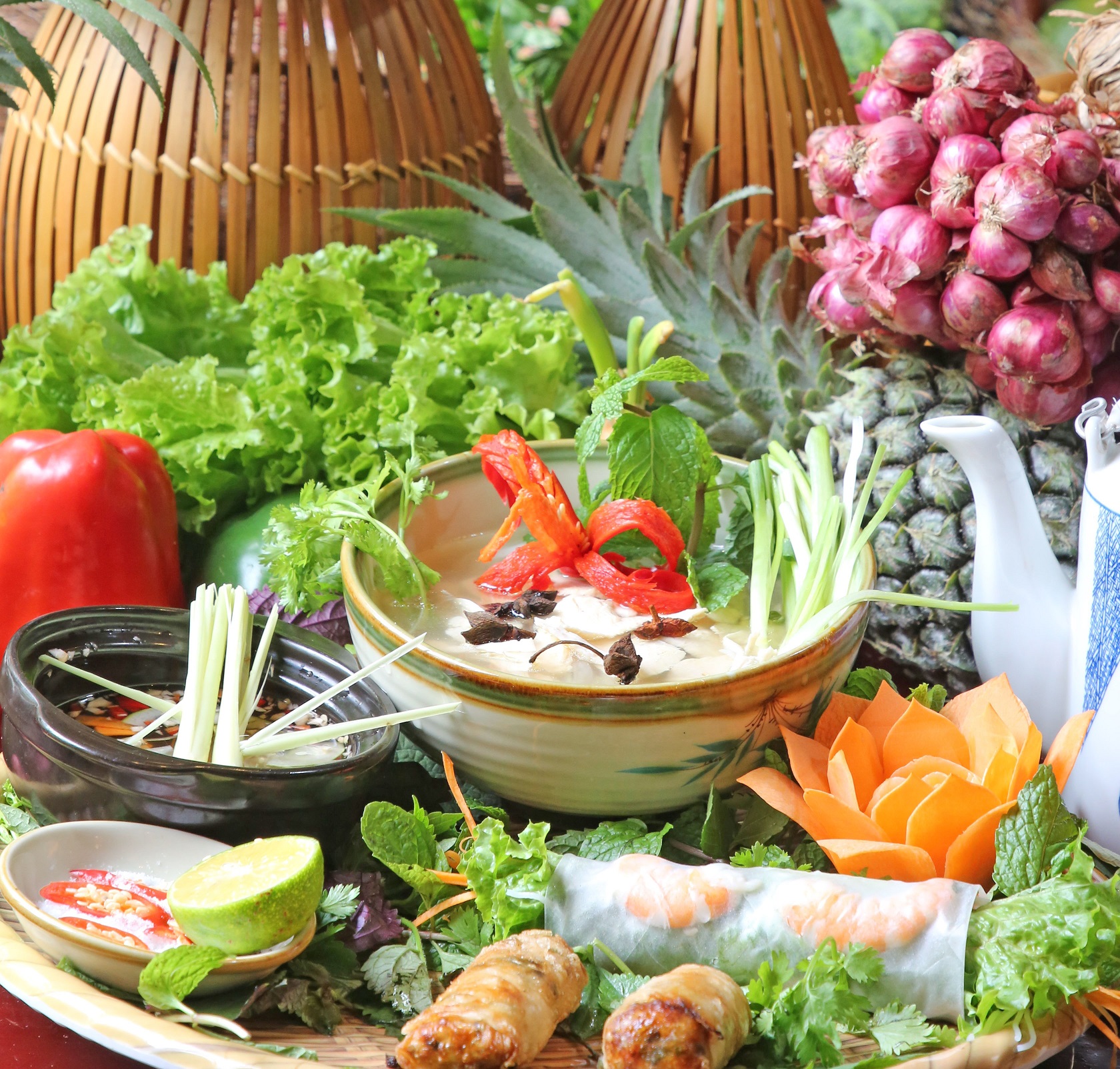 Phở & nem nghệ thuật